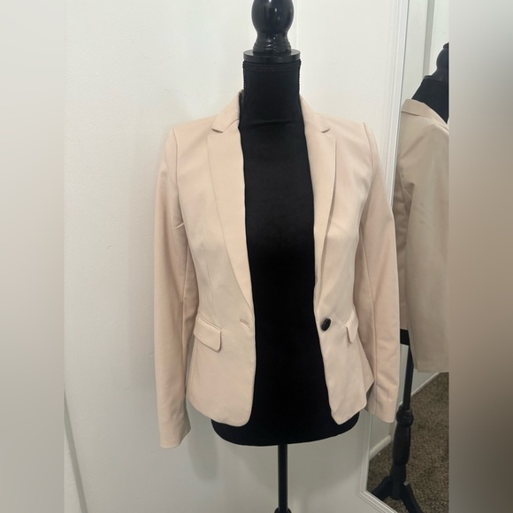 H&M Women's Blazer in Light Beige. NWOT - Picture 1 of 7